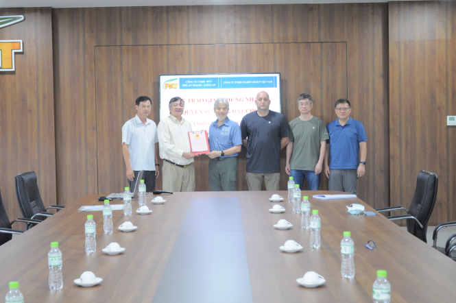 Lễ trao Giấy chứng nhận Quyền Sử Dụng Đất cho Công ty TNHH STARRY GROUP VIỆT NAM