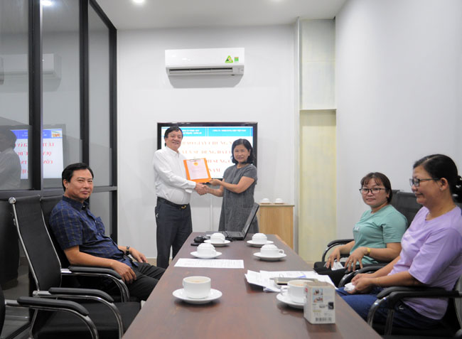 LỄ TRAO GIẤY CHỨNG NHẬN QSDĐ CHO CÔNG TY TNHH SUNG CHIU VIỆT NAM