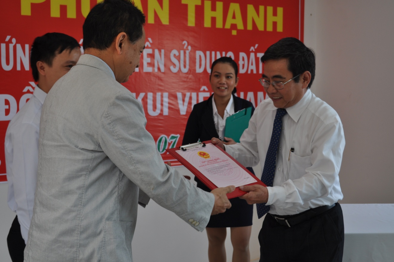 フーアンタン工業団地は福井VIET NAM会社への土地使用権の引渡し式を行いました。